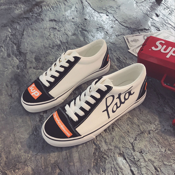 Σπορ-κομψά γυναικεία αθλητικά παπούτσια με επιγραφές σε τρία χρώματα