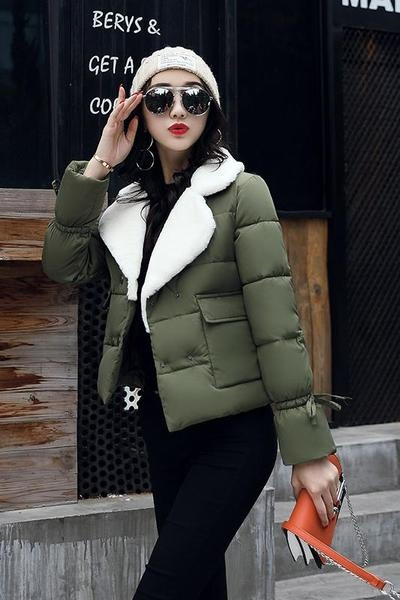 Κομψό γυναικείο μπουφάν με δύο σειρές κουμπιών, κατάλληλο για φθινόπωρο