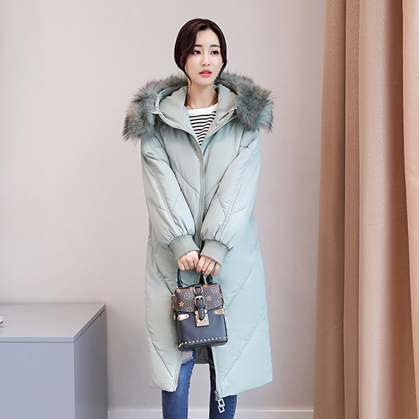 Υπέροχο γυναικείο μπουφάν, μακρύ μέχρι τα γόνατα, με μεγάλη χνουδωτή κουκούλα