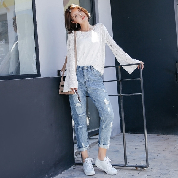 Κομψά γυναικεία τζιν 7/8 με υψηλή μέση και ελαφριά περικοπή