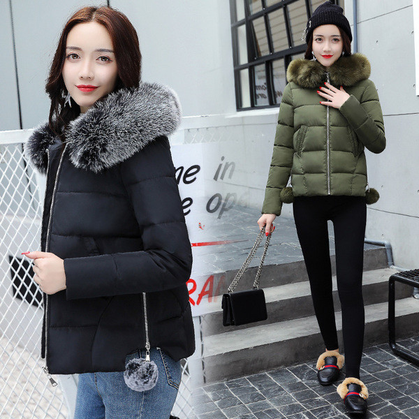 Όμορφο γυναικείο μπουφάν με χνουδωτή κουκούλα και χνουδωτές χάντρες