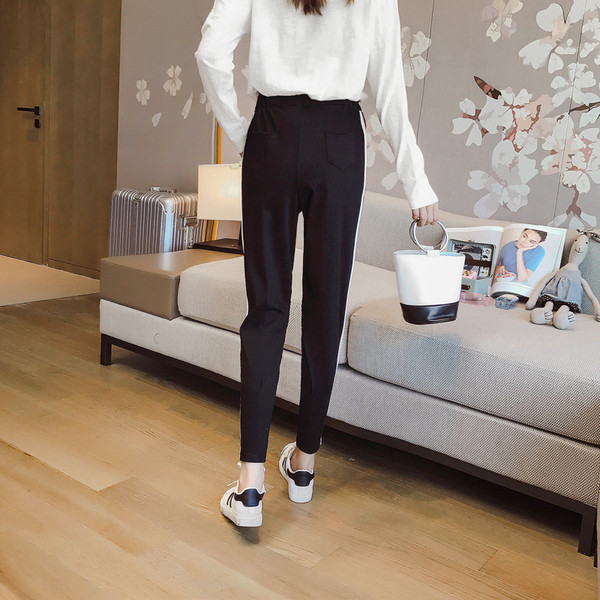 Спортно-елегантни дамски панталони с висока талия в черен цвят