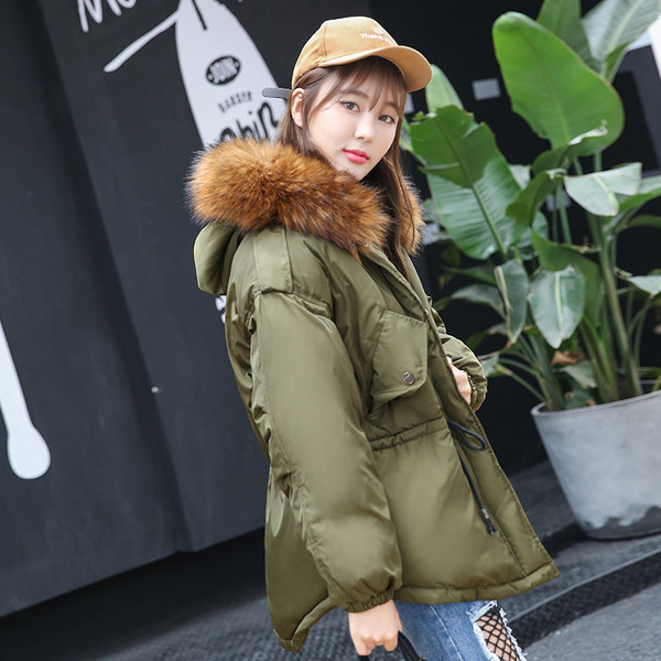 Интересно дамско камуфлажно яке с цветчета и голяма качулка с пух