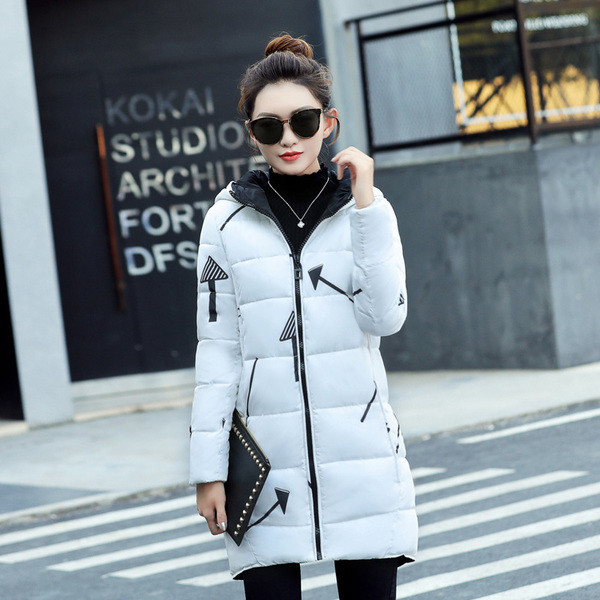 Зимно дамско яке в дълъг модел с качулка и интересни фигури в два цвята