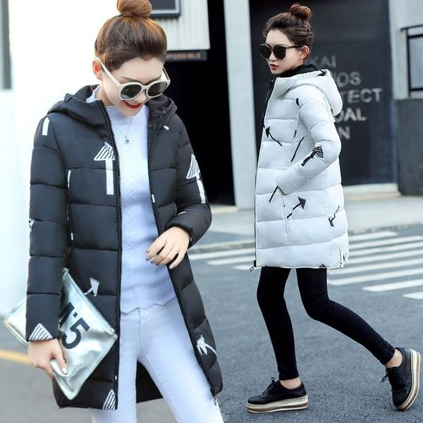 Зимно дамско яке в дълъг модел с качулка и интересни фигури в два цвята