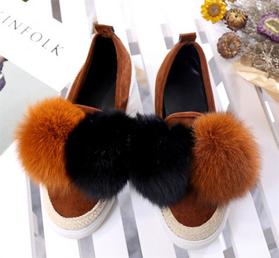 Ежедневни,много удобни дамски обувки с равна подметка и красиво пухче