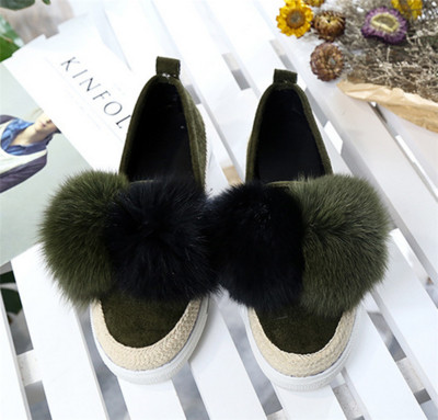 Ежедневни,много удобни дамски обувки с равна подметка и красиво пухче