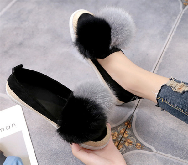 Ежедневни,много удобни дамски обувки с равна подметка и красиво пухче