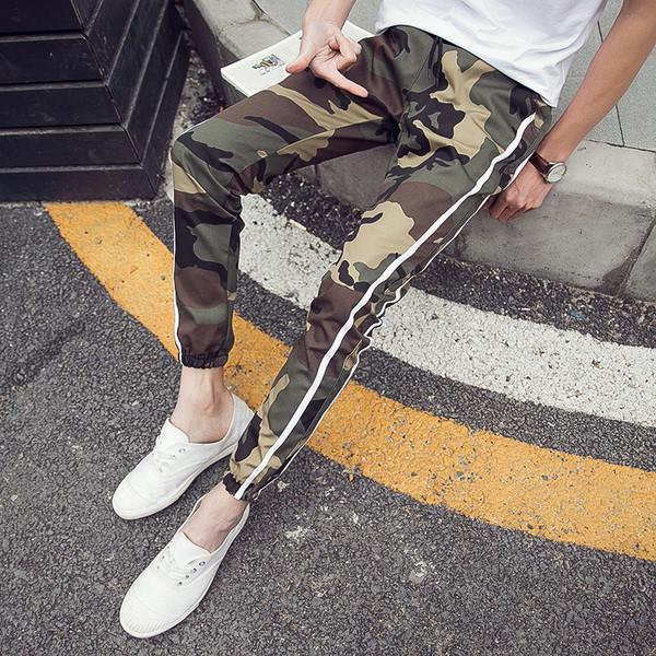 Спортно-елегантен мъжки панталон тип Слим в камуфлажен цвят