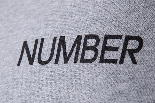 Мъжки суичър с надписи и качулка, подходящ за ежедневие