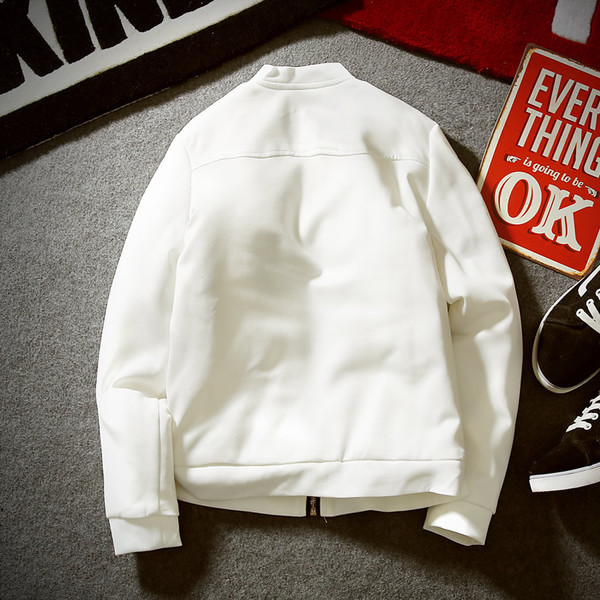 Стилно мъжко есенно яке с апликация в черен и бял цвят 