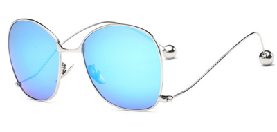 Актуални дамски слънчеви очила с нестандартна форма на рамките