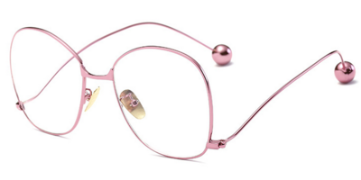 Актуални дамски слънчеви очила с нестандартна форма на рамките