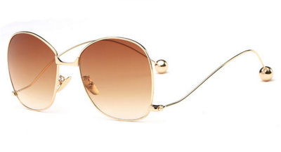 Актуални дамски слънчеви очила с нестандартна форма на рамките