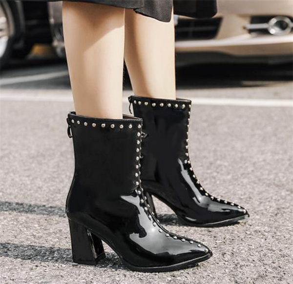 Ежедневни лачени дамски боти с метални нитове