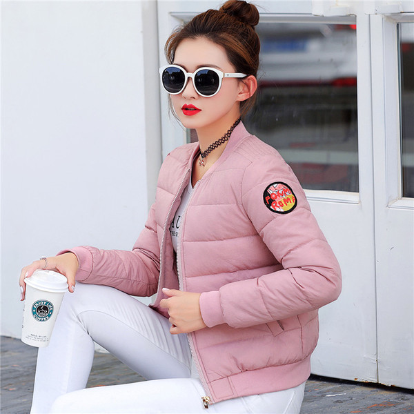 Спортно-елегантно късо дамско яке, подходящо за студените дни с апликация, в много цветове