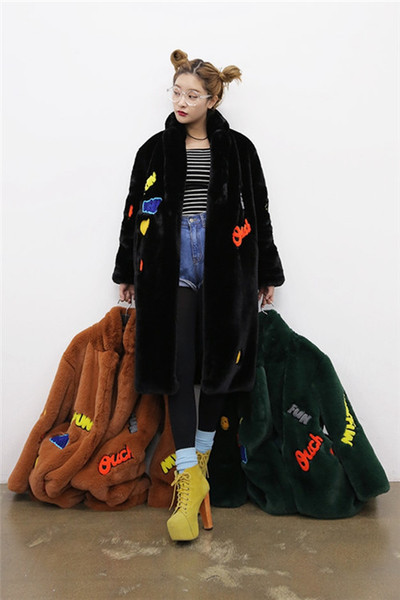 Екстравагантно дълго дамско пухено палто с апликации в три цвята