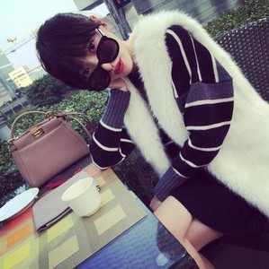 Стилен и дълъг дамски елек с косъм имитация на лисица в няколко цвята