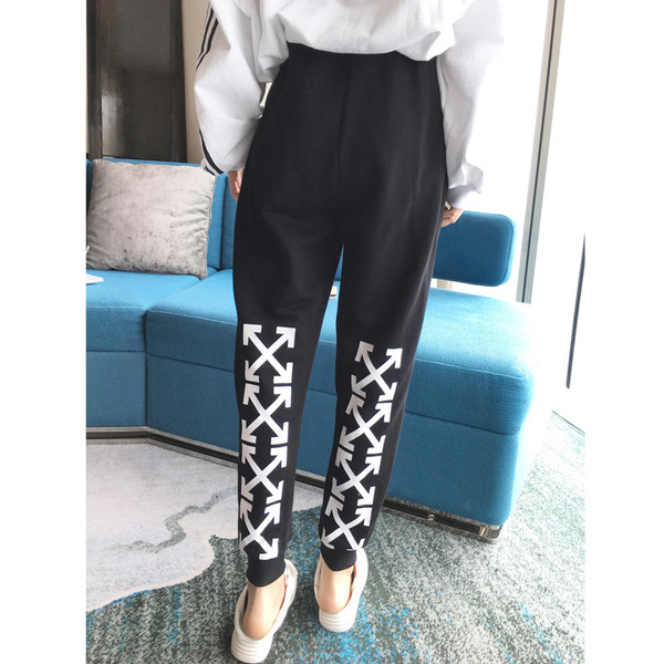 Стилен спортен дамски панталон с висока талия, с ластици  и надпис