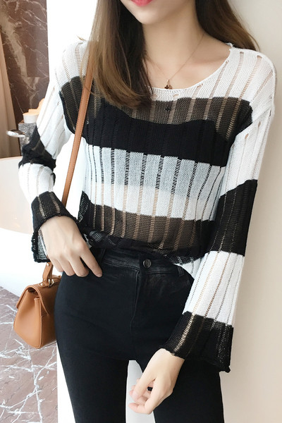 Прозрачен дамски пуловер на райе в няколко цвята и в свободен стил