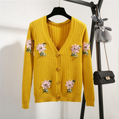 Актуална дамска жилетка с флорални мотиви и V-образно деколте