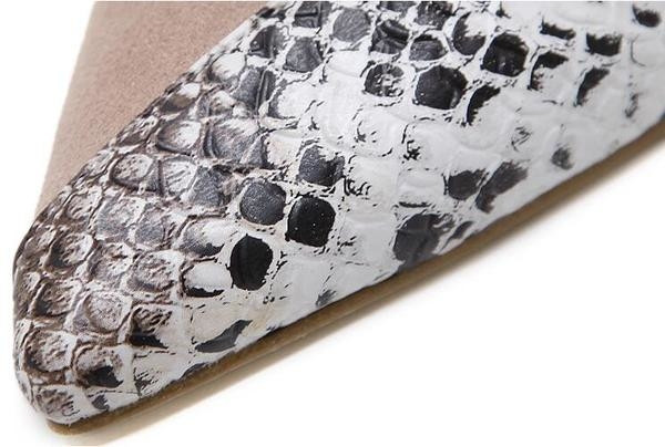 Дамски обувки на висок ток със закопчалки около глезена и актуална шарка