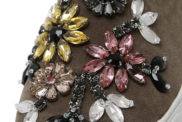 Ежедневни дамски обувки с равна гумена подметка и лъскави камъчета