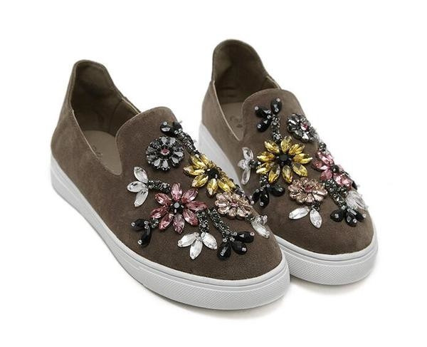 Ежедневни дамски обувки с равна гумена подметка и лъскави камъчета