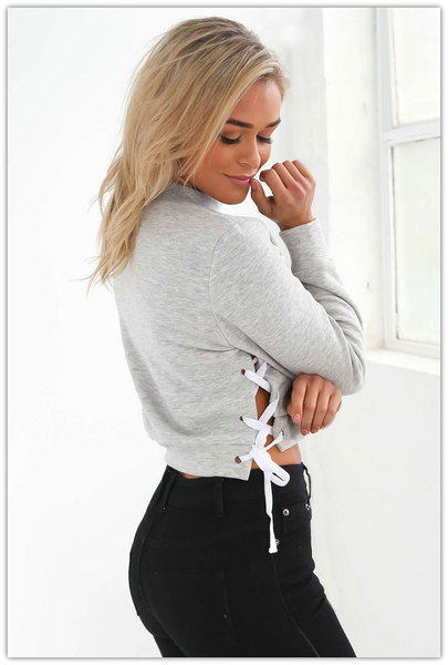 Стилна дамска блуза в къс модел, в сив и розов цвят с връзки отстрани 