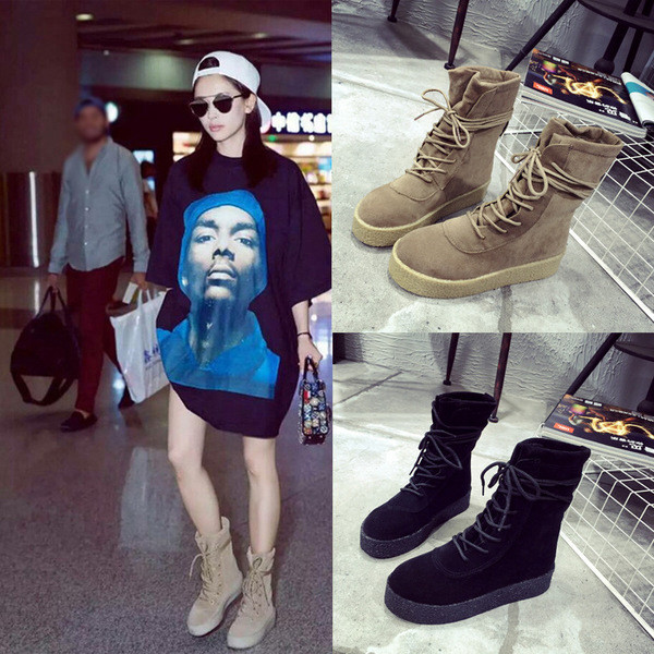 Спортно-елегантни дамски боти с равна подметка в черен и бежов цвят