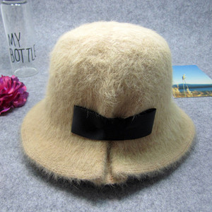 Пухкава дамска шапка с панделка в различни цветове