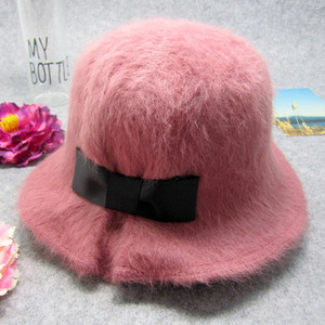 Пухкава дамска шапка с панделка в различни цветове