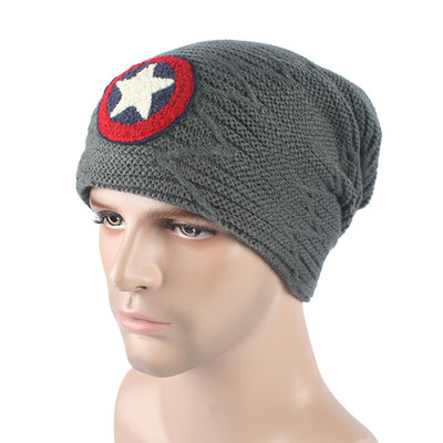 Зимна мъжка шапка с щампа в много цветове