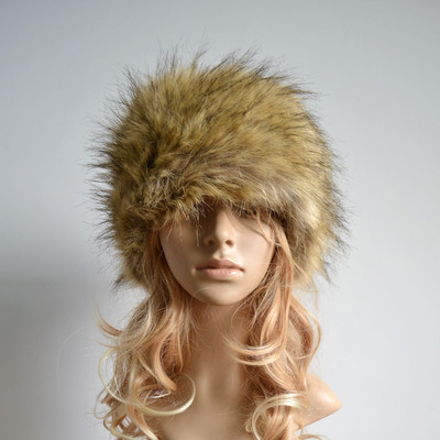 Зимна дамска шапка с изкуствен пух в различни цветове