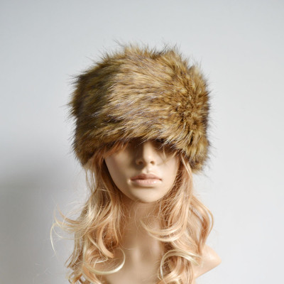 Зимна дамска шапка с изкуствен пух в различни цветове