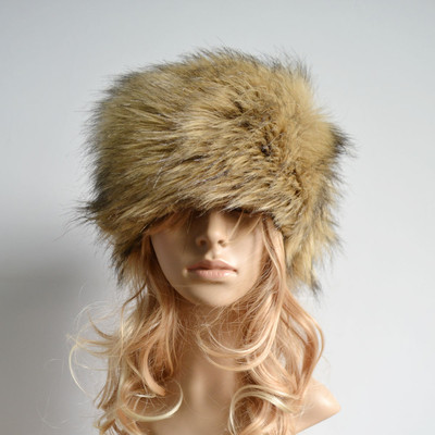 Зимна дамска шапка с изкуствен пух в различни цветове