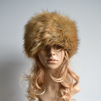 Зимна дамска шапка с изкуствен пух в различни цветове
