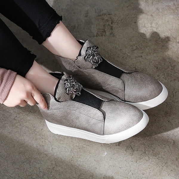 Спортно-елегантни дамски кецове с равна подметка в два цвята