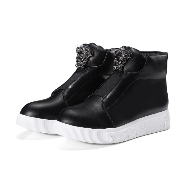 Спортно-елегантни дамски кецове с равна подметка в два цвята