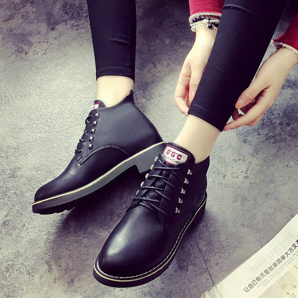 Елегантни дамски кецове с равна подметка и лек ток с декорация нит