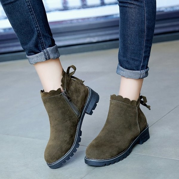 Стилни дамски боти в три цвята, подходящи за ежедневие