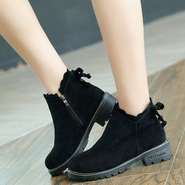 Стилни дамски боти в три цвята, подходящи за ежедневие