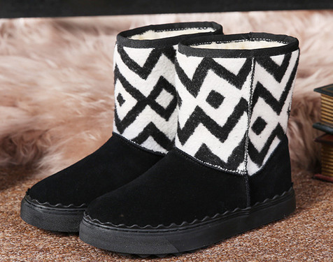Άνετες γυναικείες μπότες  με κάλυμμα από σουέτ και πολύ ζεστό εσωτερικό ύφασμα