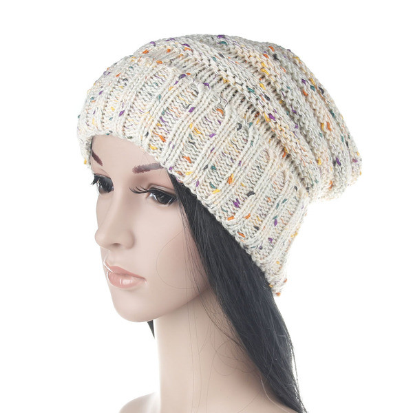 Дамска зимна шапка с шарени десени