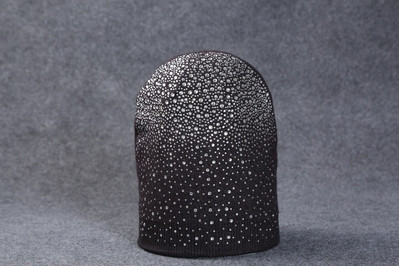 Дамска зимна шапка с красиви лъскави камъчета,много цветове