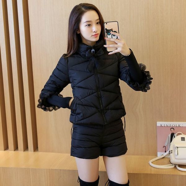 Дамски комплект - стилно дамско яке с 3/4 ръкави и дантела + къси дебели панталони