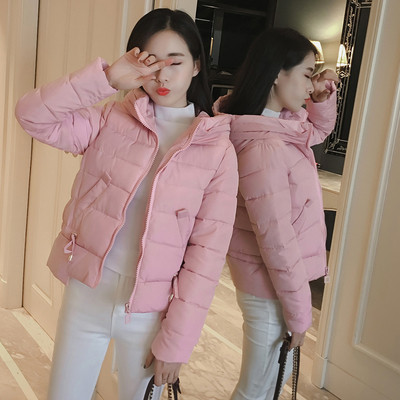 Ένα ενδιαφέρον χειμωνιάτικογυναικείο μπουφάν με κουκούλα σε διάφορα χρώματα