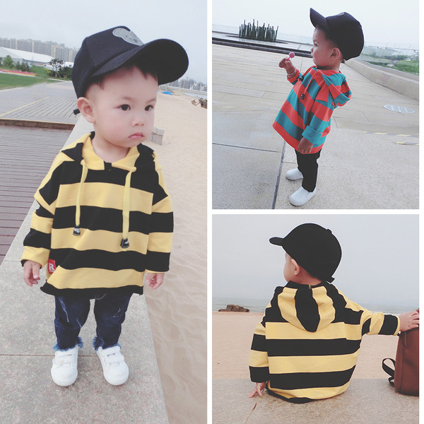 Есенен детски суичър за момчета на райе в два цвята с качулка