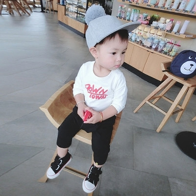 Анимационна детска блуза за момчета с апликация на гърба в няколко цвята, подходяща за есента