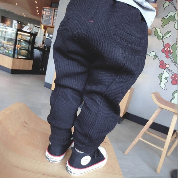 Спортен детски панталон за момчета, подходящ за ежедневие